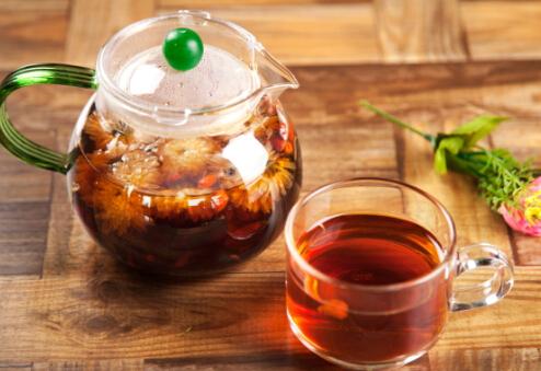 其实普洱和菊花可以放在一起来泡茶喝