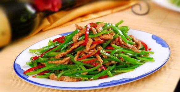 能够帮助人体补充气血的菜品——青椒炒肉丝