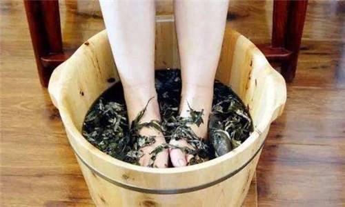 夏季养生热水泡脚