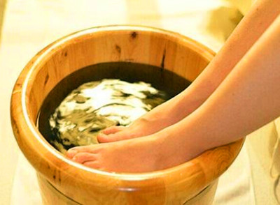 每天用这些中药泡脚能祛寒消肿还温肺